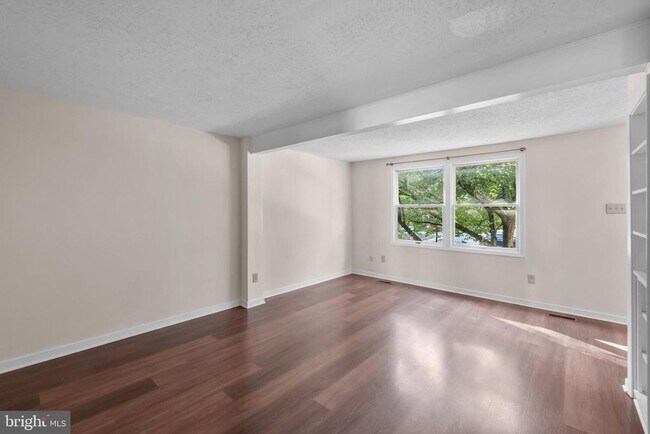 Foto del edificio - 6832 Heatherway Ct