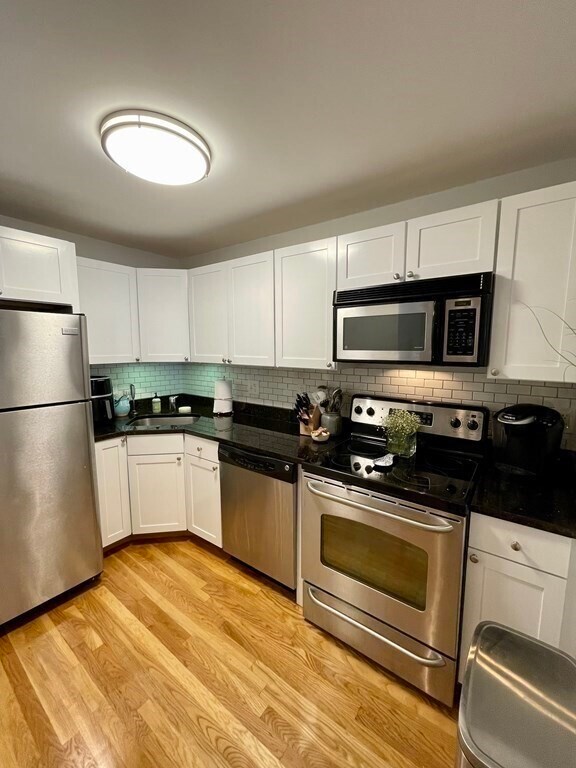 Building Photo - 48 Coffey St