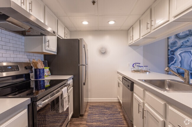 1BR, 1BA - 880 SF - Arrive Alexandria