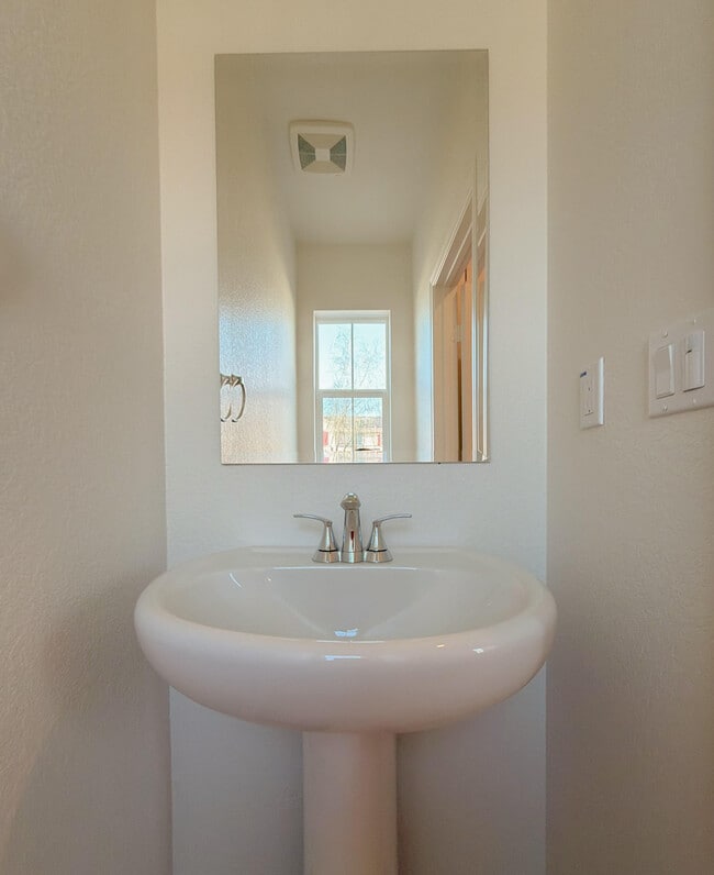 Building Photo - 4253 E Rincon St