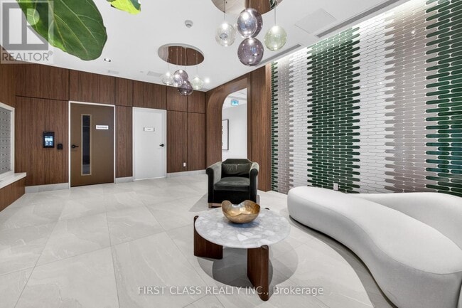 Building Photo - 758 Dovercourt Rd