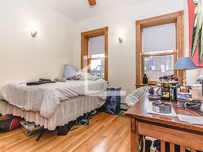 Building Photo - Really Nice 2 bed in Beacon Hill