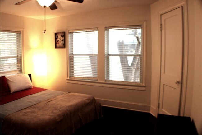 Foto del edificio - 1761 Michigan St