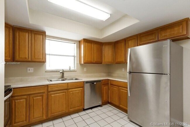 Building Photo - 920 SW 80th Ave
