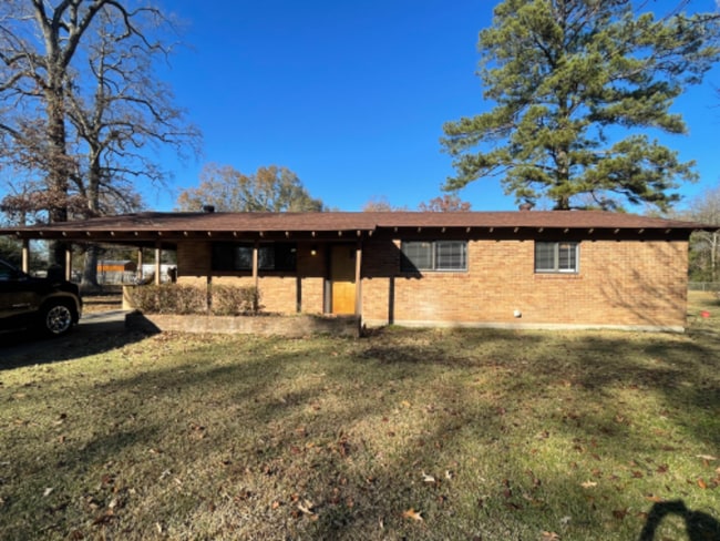 Building Photo - 207 Monroe Dr