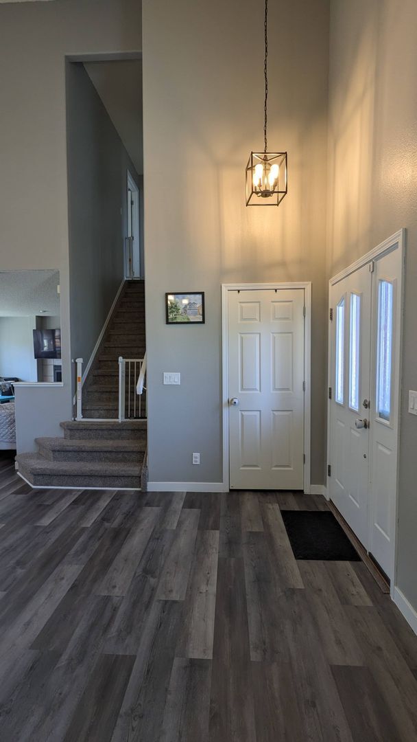 Building Photo - Modern large 4 bedroom/3.5 bath home with finished basement in Wagon Trails Community!