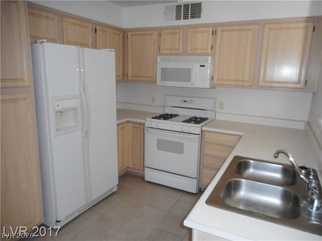 Building Photo - 5710 E Tropicana Ave