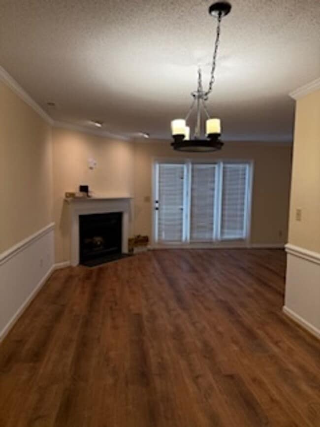 Building Photo - 3205 Coachman's Way