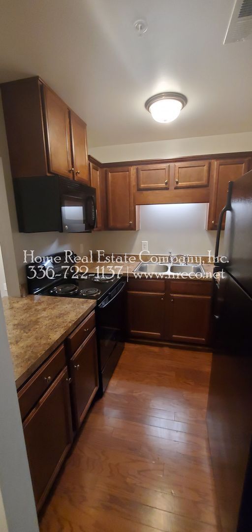 Foto del edificio - 1445 Brookwood Dr