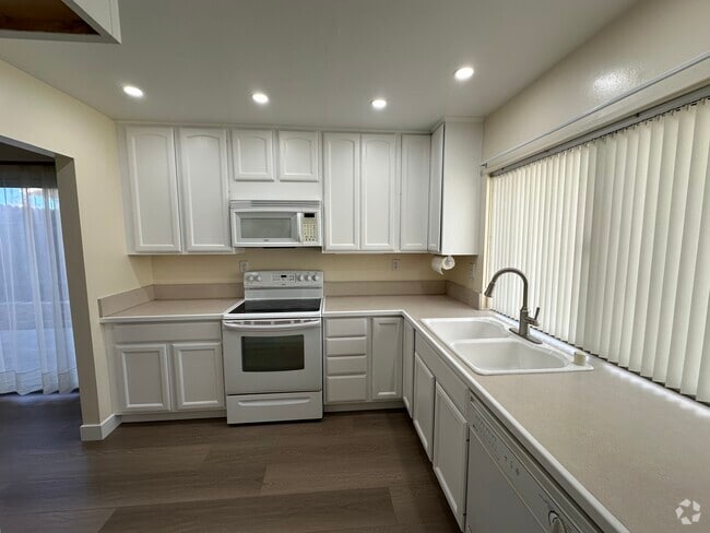 Building Photo - 2208 Summerpark Ct