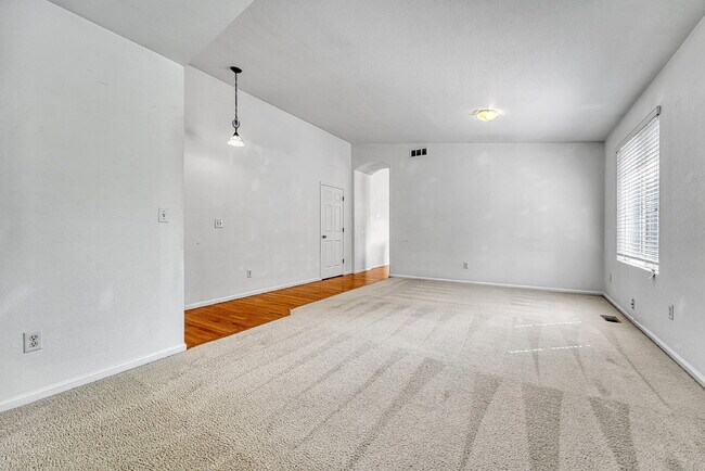 Foto del edificio - $2,795.00, 4-bed, 3-bath, 2175 sq ft ranch...
