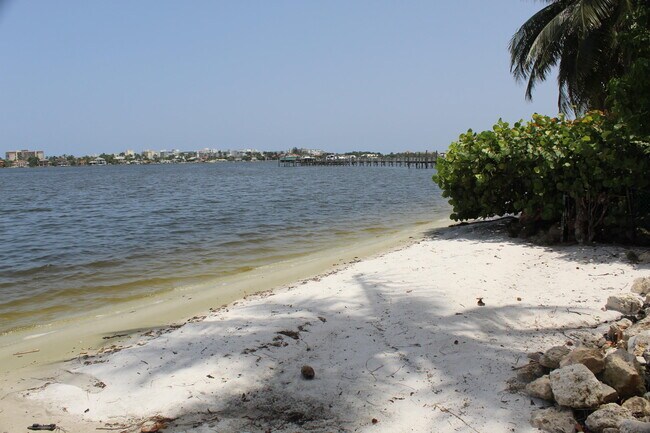 Foto del edificio - 1516 S Lakeside Dr