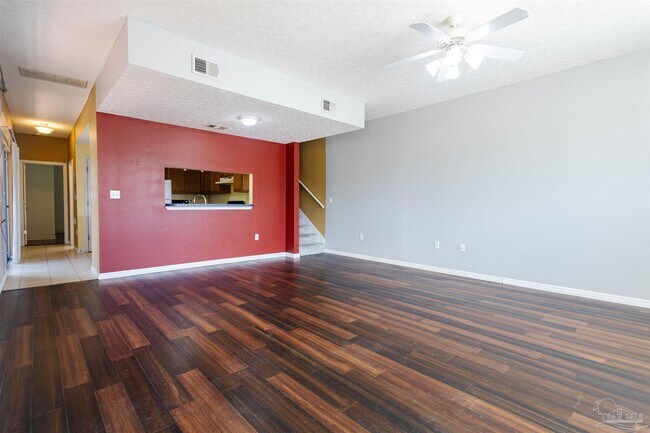 Building Photo - 13 Chatelaine Cir SE