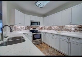 Building Photo - 1040 Bridgeport Way