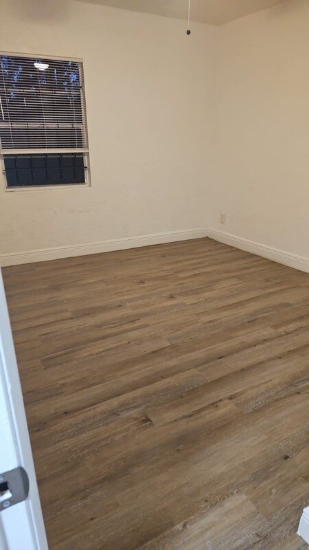Foto del edificio - 1152 W 22nd St