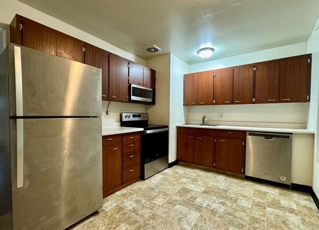 Building Photo - Reed Neighborhood Gem~ Great Natural Light...