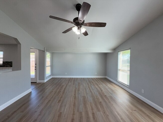 Foto del edificio - 8917 Vernon Dr