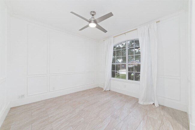 Building Photo - 5214 Bay Pines Dr