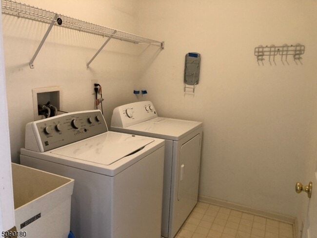 Building Photo - 82 Dorchester Dr