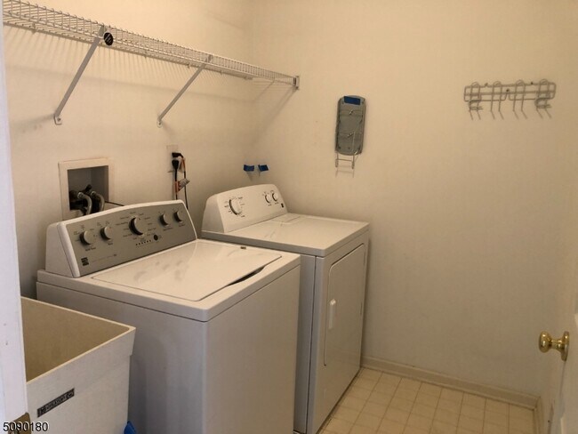 Foto del edificio - 82 Dorchester Dr