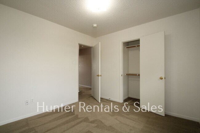 Foto del edificio - 4612 Hank Dr