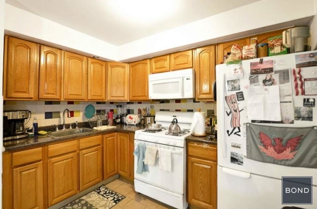 Building Photo - 3 bedroom in Queens NY 11105
