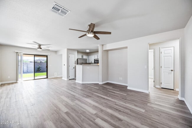 Building Photo - 2051 W Kristina Ave