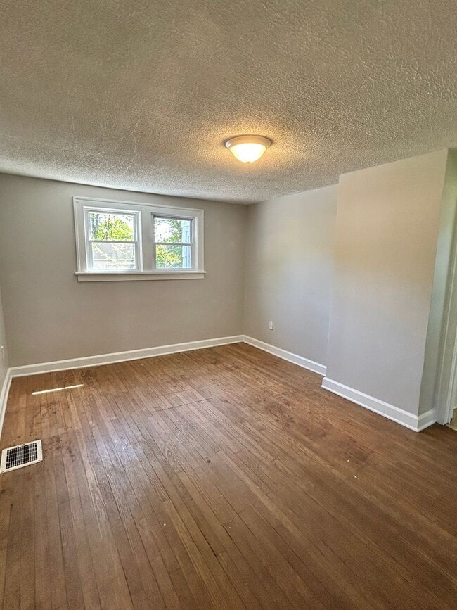Building Photo - Two bedroom duplex