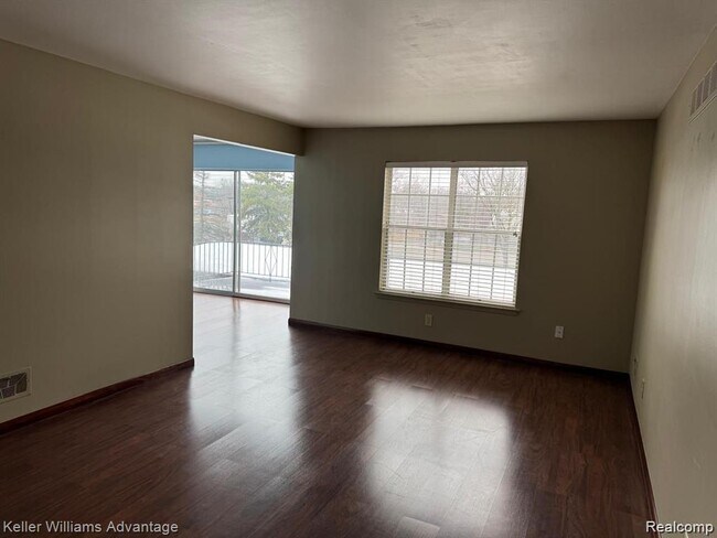 Building Photo - 27689 Echo Valley W