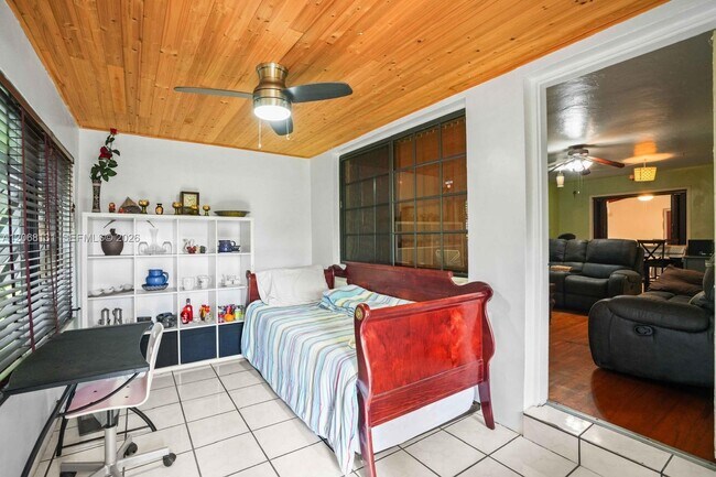 Foto del edificio - 12547 NE 4th Ave