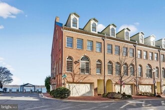 Building Photo - 700 Kahn Pl