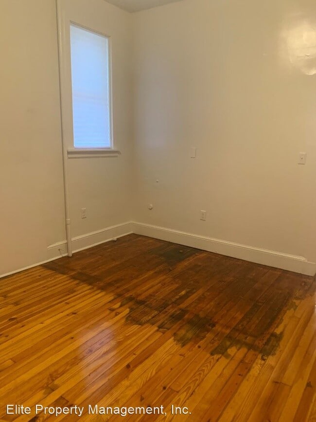 Foto del edificio - 1 br, 1 bath House - 647 W. Market St., Ap...
