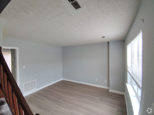 Building Photo - 32 Ferguson Dr