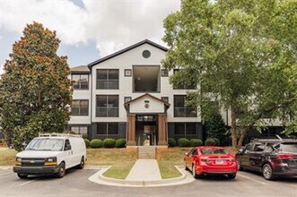 Building Photo - 211 North Ave