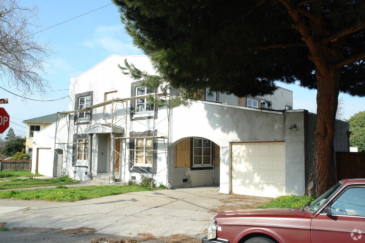 Building Photo - 1333 Hopkins St