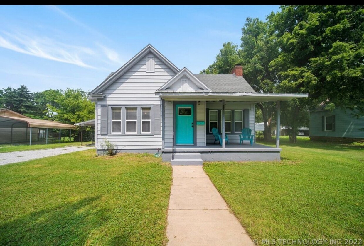 Primary Photo - Charming 3/1.5 bath completely updated