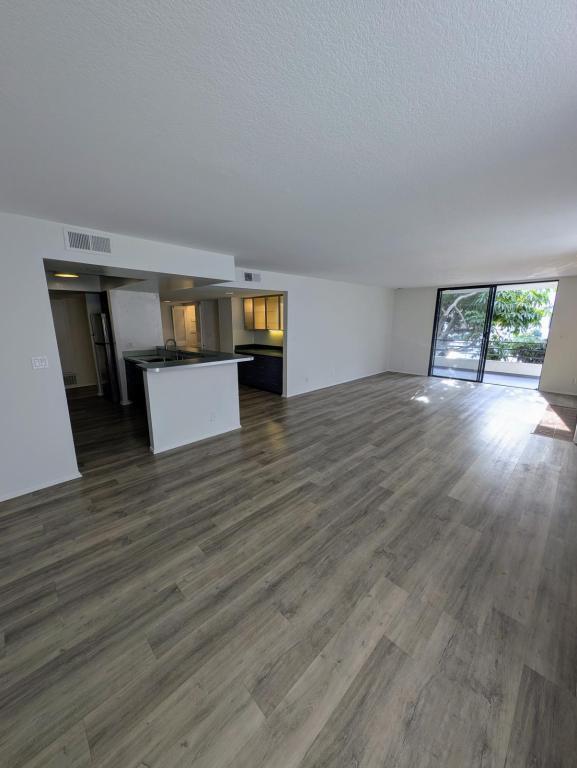 Building Photo - 1312 S Saltair Ave