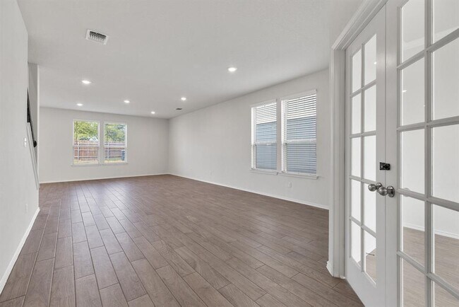 Building Photo - 905 Duskywing Wy