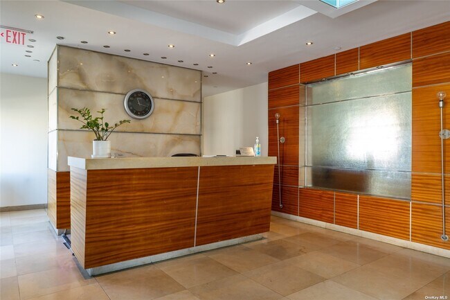 Foto del edificio - 260 W Broadway