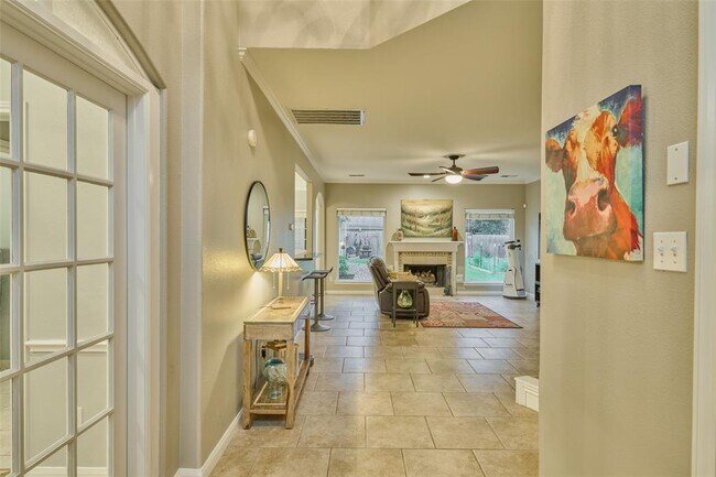 Building Photo - 766 Forest Ln Dr