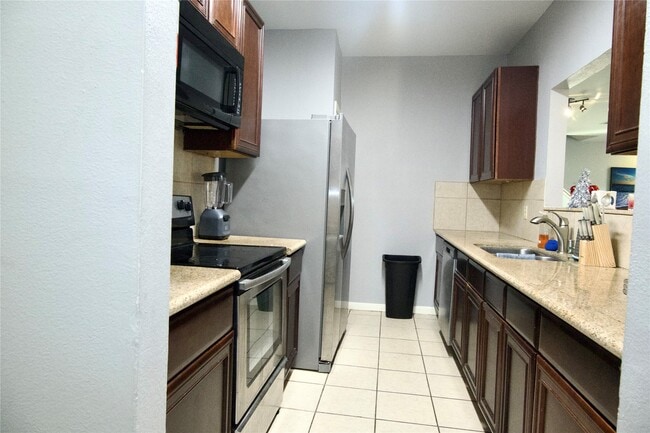 Foto del edificio - 3042 Holly Hall St