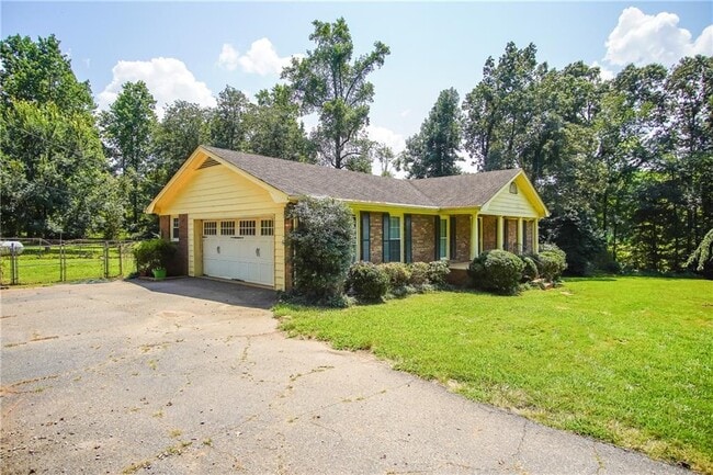 Building Photo - 2173 Holly Ct