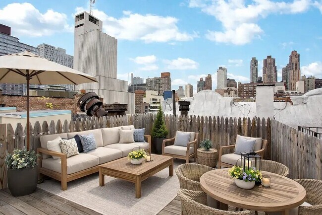 Building Photo - 438 W 52nd St