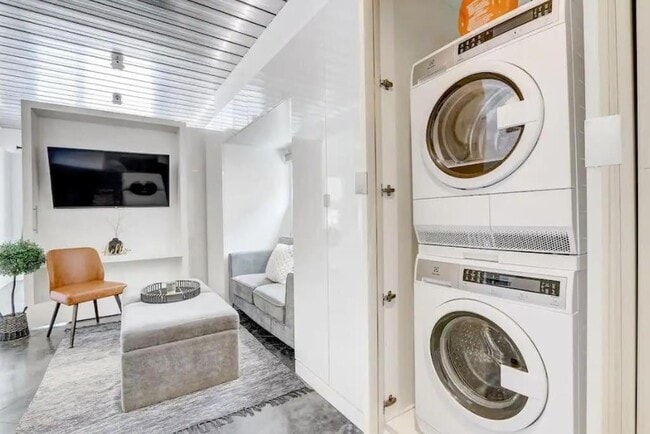 Foto del edificio - Mikros Smart Suites - FULLY FURNISHED