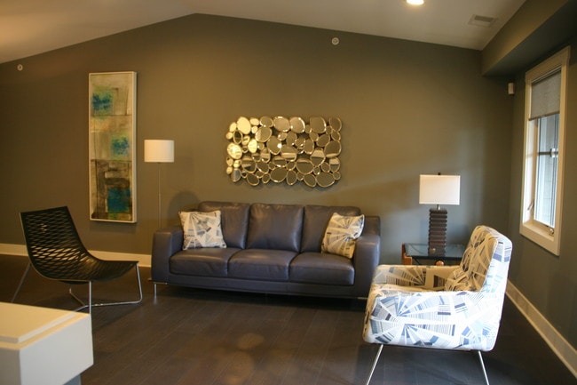 Building Photo - 2036 Celadon Dr NE