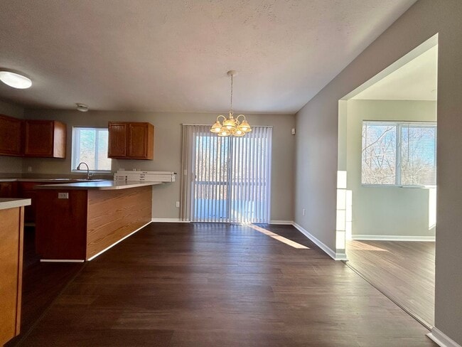 Building Photo - 3 Bedroom Home in Forest Hills Schools!