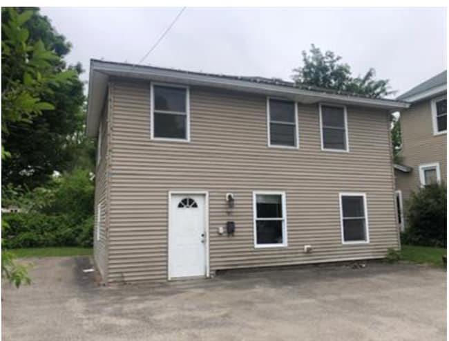 Building Photo - 381 Marlboro St