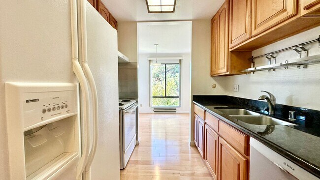 Building Photo - Top-floor with Storage Room & Huge Walk-In...
