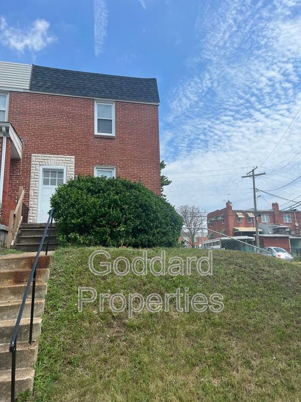 Primary Photo - 1935 Whistler Ave