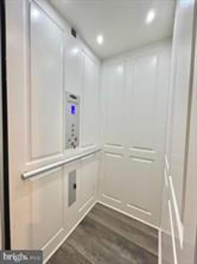 Foto del edificio - SPACIOUS LUXURY CONDO IN WESTVIEW SOUTH FREDERICK